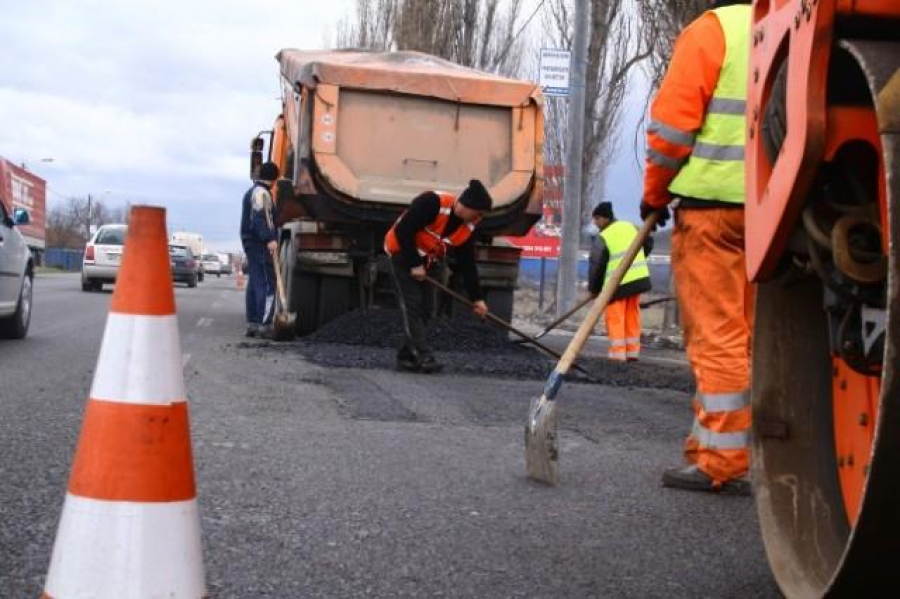 Începe ASFALTAREA mai multor drumuri din judeţul Galați