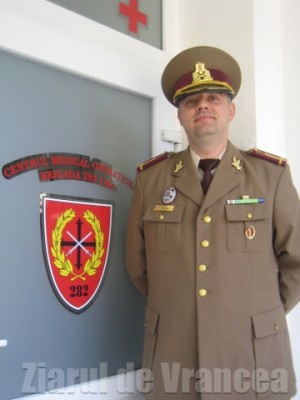 VRANCEA: Doctor care şi-a vindecat inamicii în Irak: &quot;Şi ei au dreptul la viaţă. Indiferent ce au făcut”