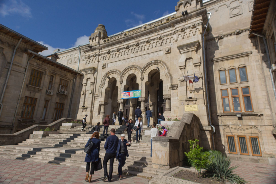 Peste 450 de locuri vacante, la bursa de la Universitate
