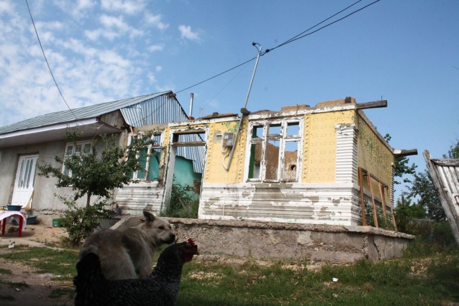 Comuna gălăţeană care N-A INVESTIT niciodată în DRUMURI şi a fost DEVASTATĂ de o TORNADĂ nerecunoscută oficial (FOTO)