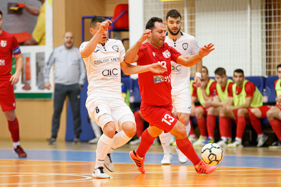 Derbiul campionatului de futsal se joacă joi la Galați