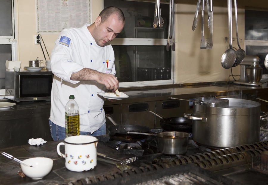 Profesioniştii Galaţiului/ Chef Dan Prodea: „În trei-patru vieţi ajungi un bucătar adevărat”