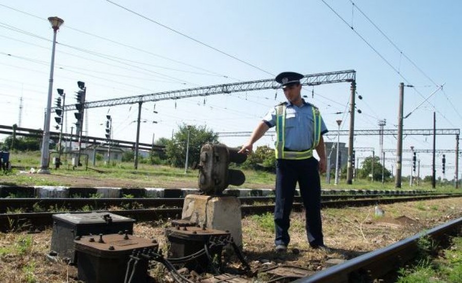 Poliţiştii, în goană după hoţii de metale