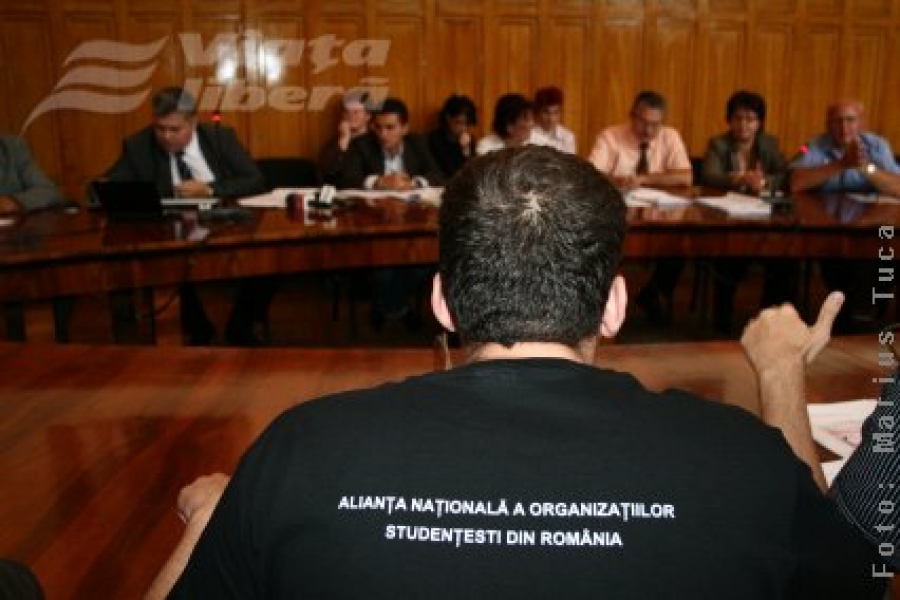 S-a îngropat securea războiului la Universitatea „Dunărea de Jos”