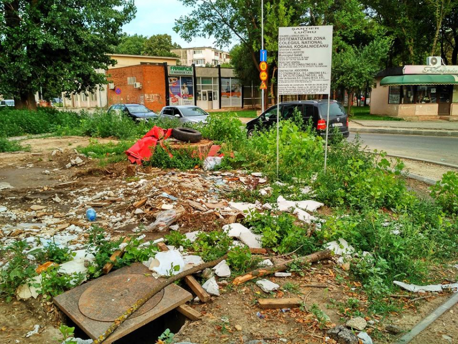 În loc de sistematizare urbană, şantier abandonat. De ce s-au oprit lucrările în zona CNMK (FOTO)