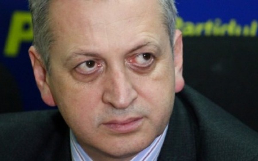UPDATE / Ministrul Relu Fenechiu, condamnat la cinci ani de închisoare cu executare în dosarul "Transformatorul"