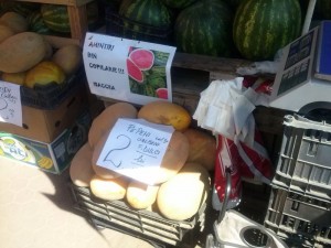 Mercurial: În piaţă, cu doi lei cumperi de toate