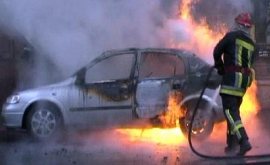 În Țiglina III, maşini incendiate din răzbunare (VIDEO)