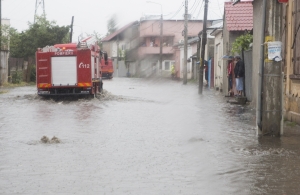BANI de la Guvern pentru refacerea infrastructurii afectate de inundaţii