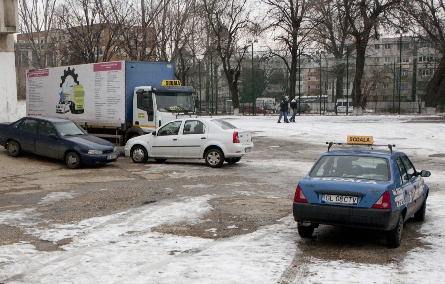 Legi de aruncat banii pe fereastră! Noul Cod Rutier îi lasă şomeri pe elevii de la "Auto"