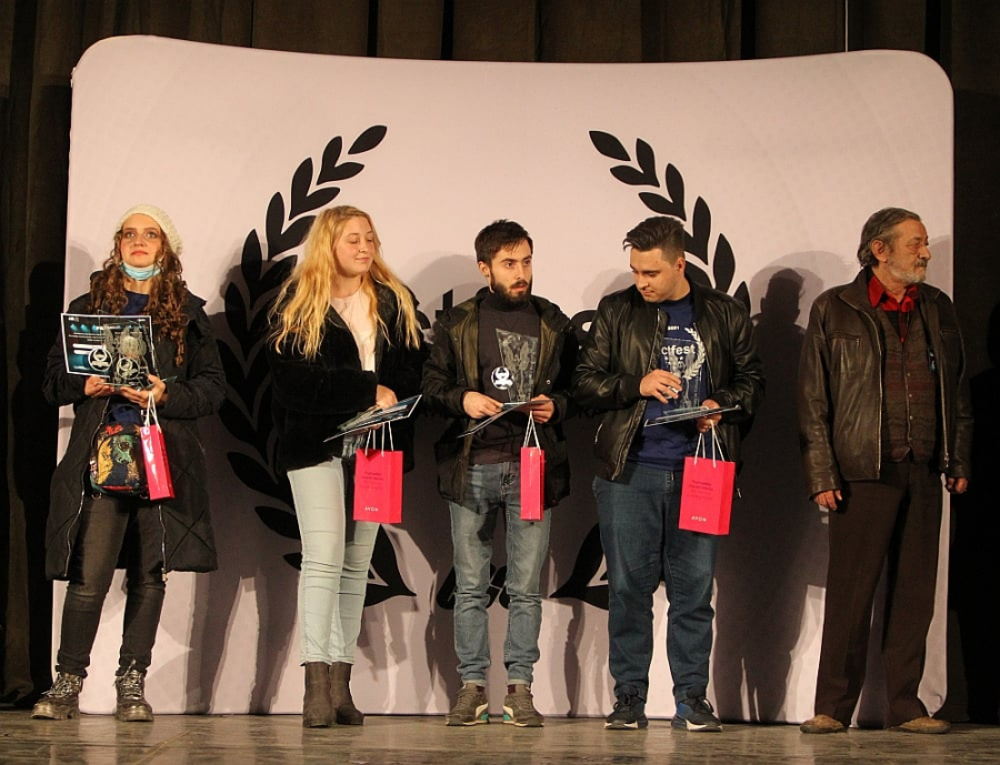 Patru premii pentru gălăţeni la Festivalul Studenţesc de Teatru