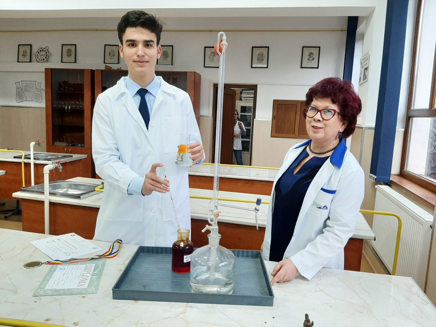 Vlad Radu - pe locul I la cel mai greu concurs de chimie