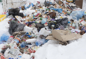 Comunele gălăţene stau cu gunoiul tot în bătătură. Depozitul ecologic de la Roşieşti, blocat de birocraţie