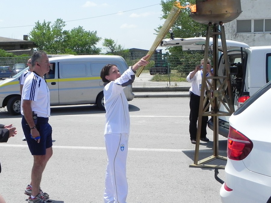 Aflată în misiune în Grecia - O gălăţeancă a purtat flacăra olimpică