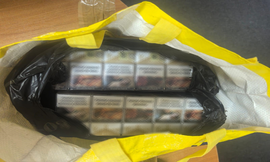 Prins la vamă cu ţigări de 2.000 de lei în bagaje