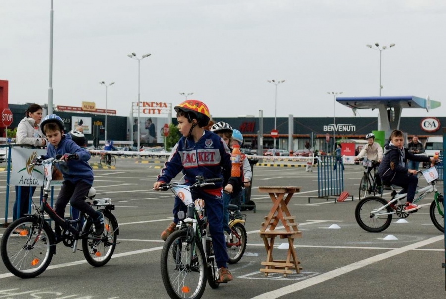 Vremea îi ţine pe tuşă pe micii ciclişti. "Juniorii Pedalează", AMÂNAT