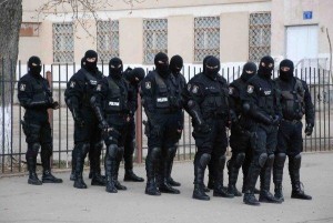 TRAFIC RUTIER ÎNCHIS PE STRADA BRĂILEI/ Expoziţie şi exerciţiu cu mascaţii de Ziua Poliţiei