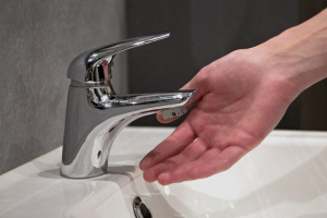 La capătul răbdării! Gălăţeni rămaşi fără apă de ieri dimineaţă
