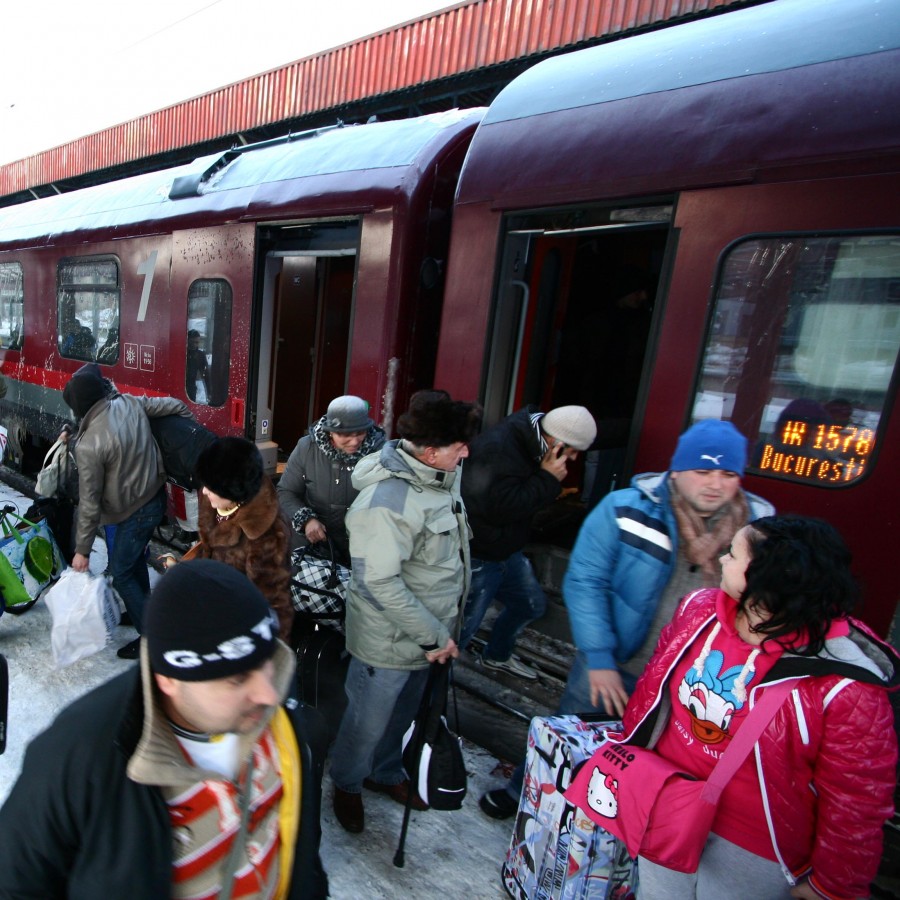 Calvarul hibernal, la final! Oamenii din trenul înzăpezit s-au întors acasă după 59 de ore de coşmar!
