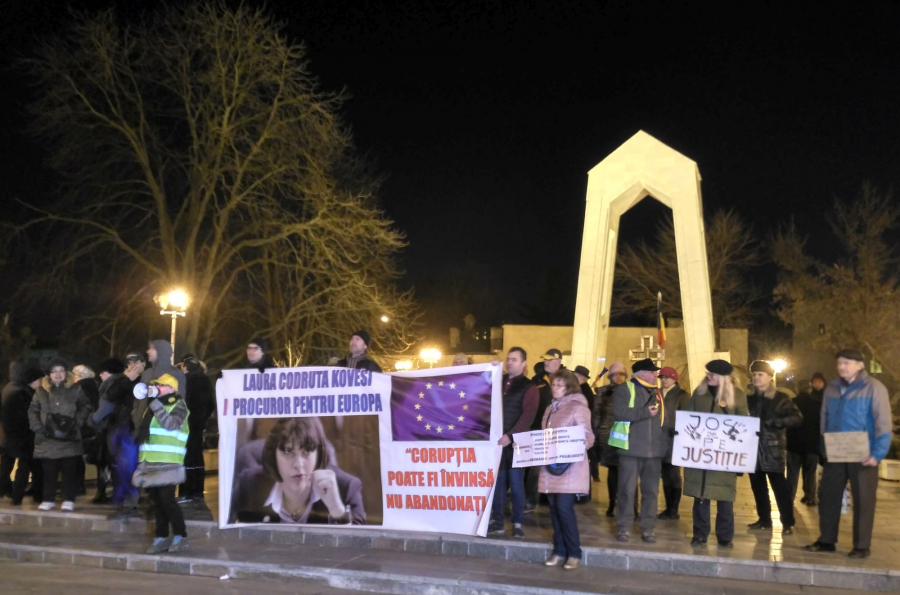 Un nou protest la Prefectură: „Jos labele de pe Justiţie!”