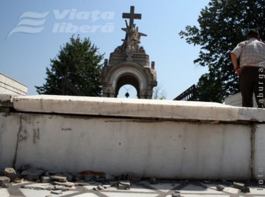 Eroii, în aşteptarea restaurării