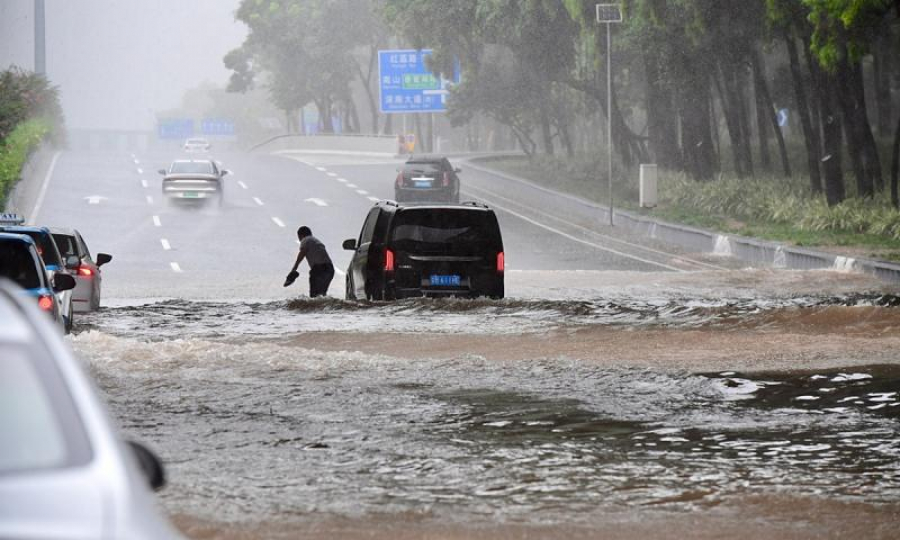 China, lovită de trei dezastre în acelaşi timp