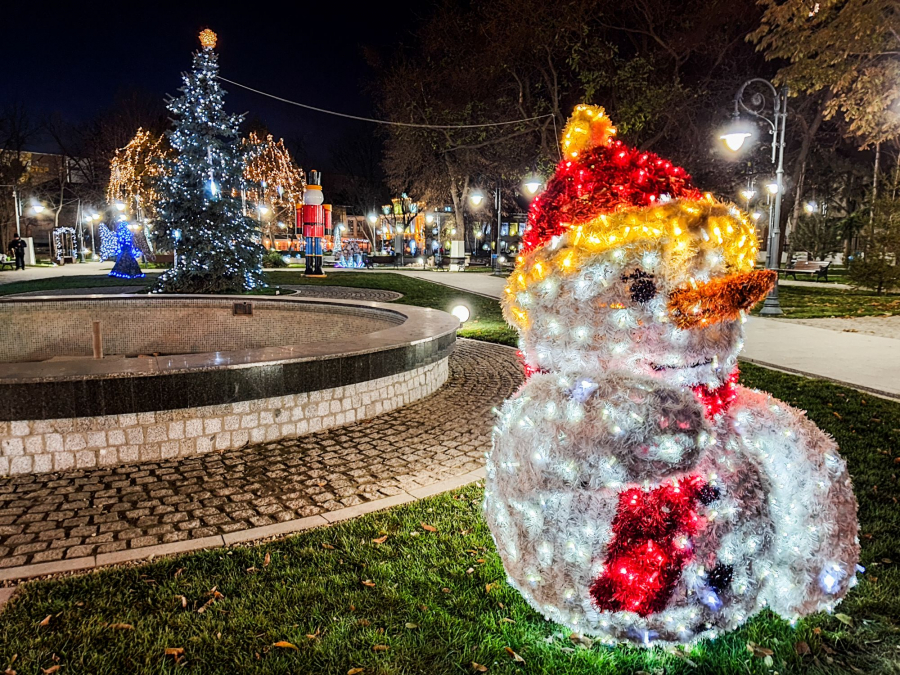 Feerie în Parcul ”Eminescu”, după lăsarea serii (FOTO)