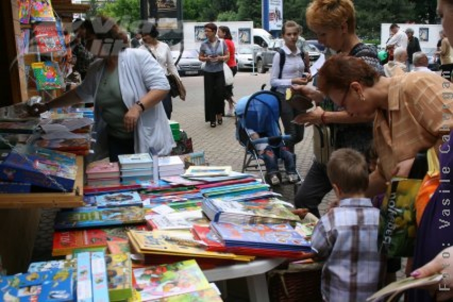 Festivalul cărţilor,  pe esplanada dinspre Elice