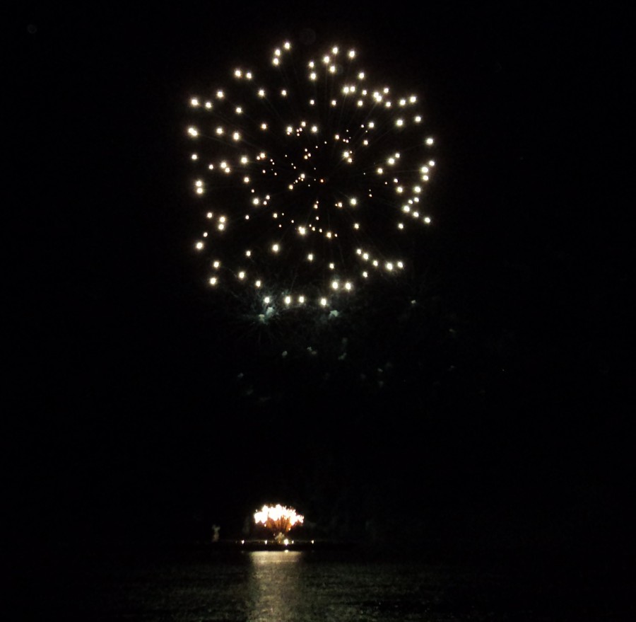 Final fastuos pentru Ziua Marinei! Spectacol de artificii pe muzică (VIDEO) 