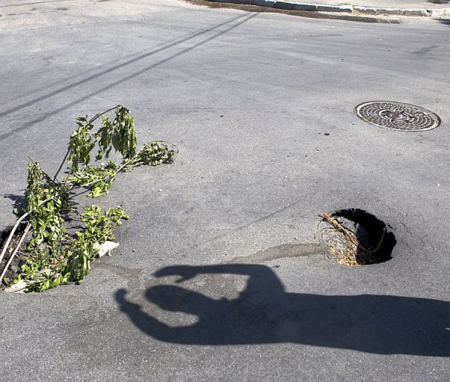 GALERIE FOTO / Străzile Galaţiului se scufundă în canalizare