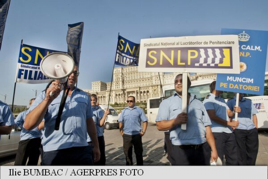 Angajaţii din penitenciare au protestat în faţa Ministerului Justiţiei