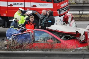 Patru români au MURIT şi alți trei au fost RĂNIȚI într-un ACCIDENT RUTIER produs pe o autostradă din Cehia