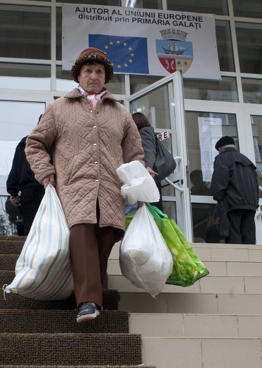 A început distribuirea alimentelor pentru săracii Galaţiului