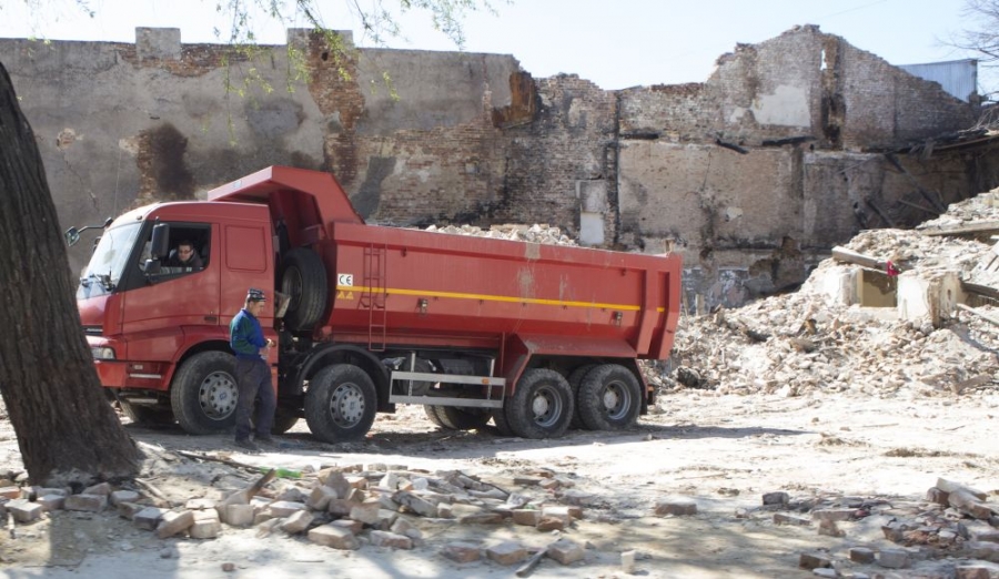 Maluri susţinute cu DEŞEURI din construcţii