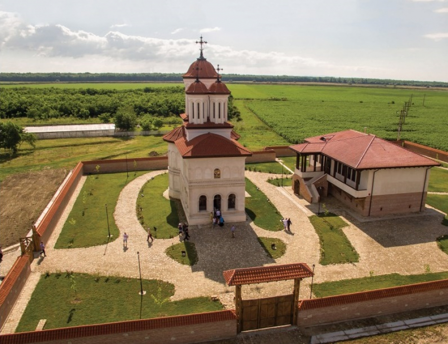 Sărbătoare la Mănăstirea Măxineni