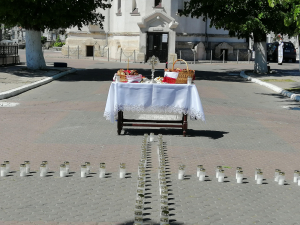 Forfota din cimitire, înlocuită de rugăciunile preoţilor
