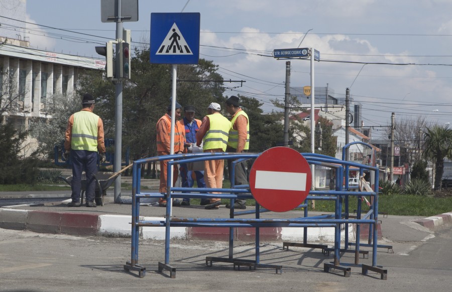 Asfalt de calitate/ Cine întreţine străzile Galaţiului