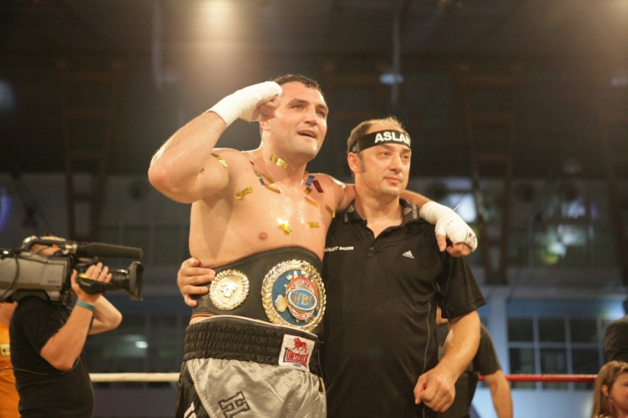 VICTORIE URIAȘĂ! Pugilistul Cristian Ciocan a redevenit campion european în versiunea WBO