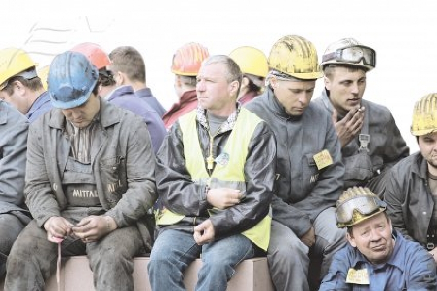 Conducerea ArcelorMittal Galaţi oferă 85 la sută din salariu în perioada şomajului tehnic 