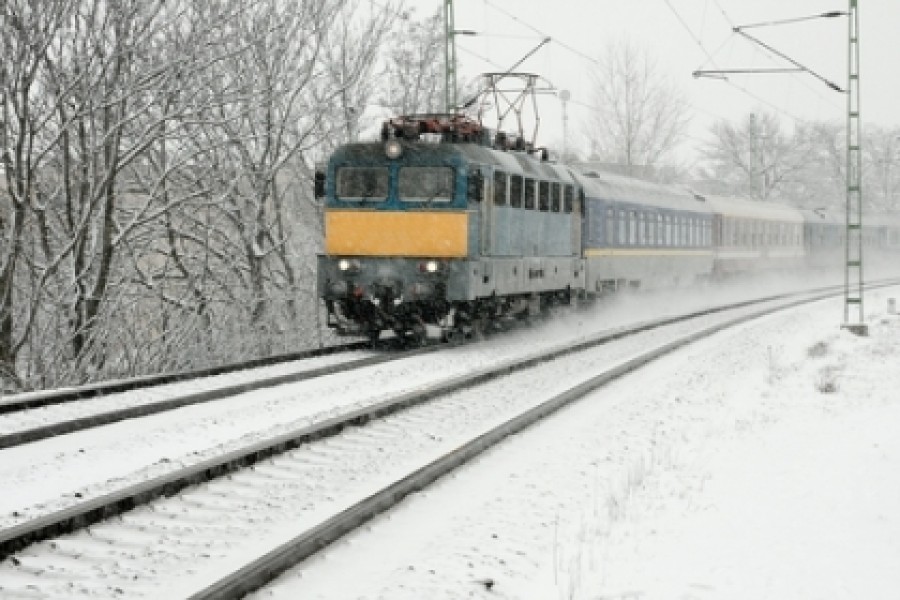 Din cauza gerului, trenurile circulă cu viteze reduse în Regionala Galaţi şi au întârzieri
