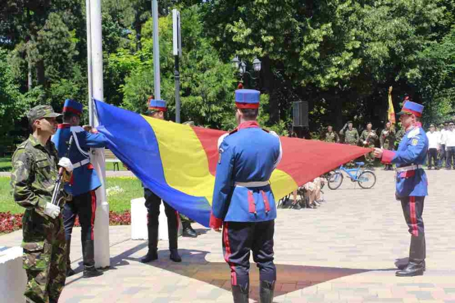 Oraşul, îmbrăcat în tricolor/ Cum şi-au cinstit gălăţenii drapelul