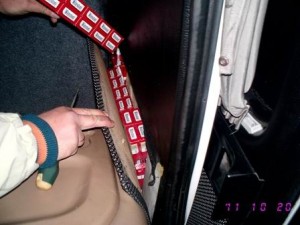 1300 de pachete de ţigări de contrabandă şi o maşină au fost confiscate la Vamă