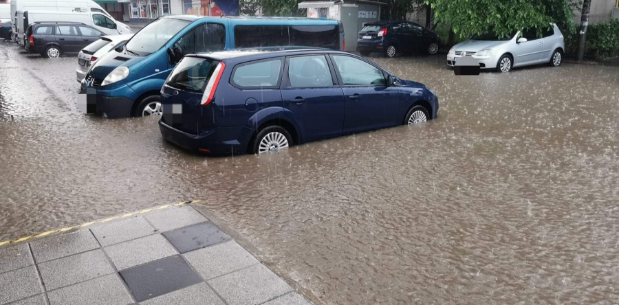 Obturarea gurilor de canalizare duce la acumulări de apă