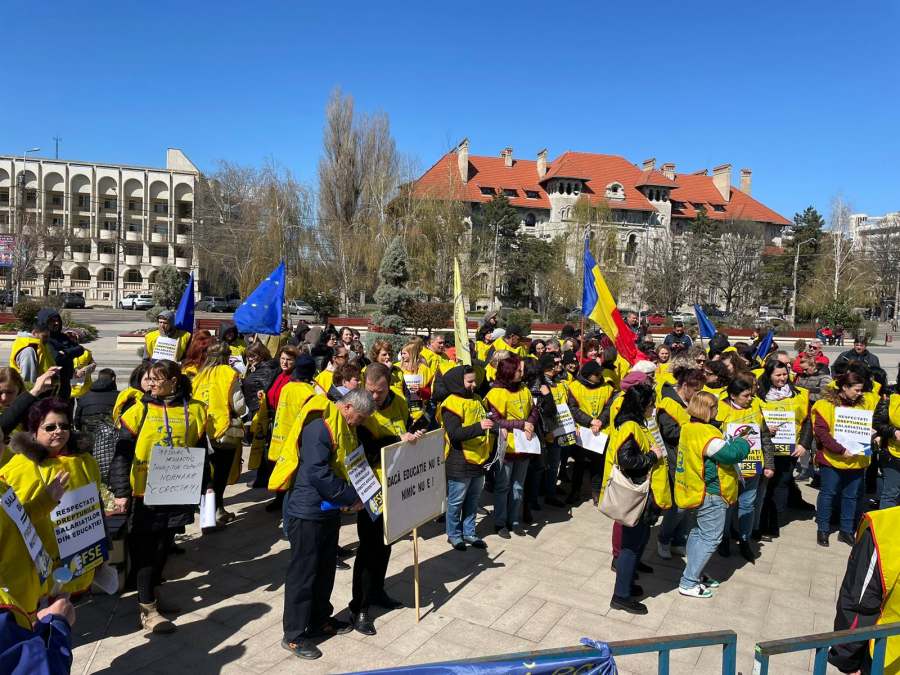 Profesorii amenință cu greva generală