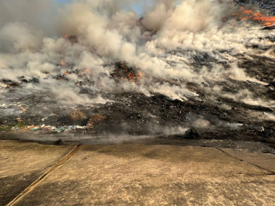 UPDATE. Arde groapa de gunoi a Galațiului. Zeci de pompieri sunt mobilizați la fața locului (FOTO și VIDEO)