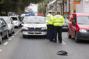 UPDATE Şoferul Mercedesului care a lovit o femeie pe Bălcescu a fost identificat. Iată cum şi-a explicat fuga