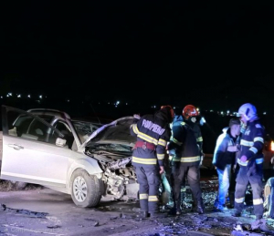 Accident deosebit de grav pe DN 25. Două mașini cu opt persoane la bord, implicate