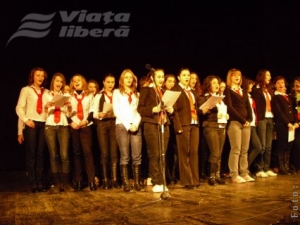 Distracţie la serbare contra cultură teatrală