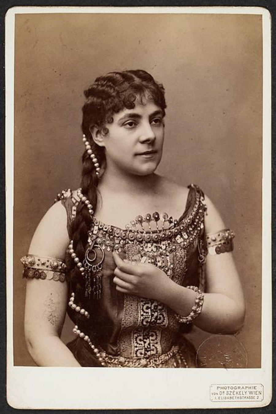 Remember: Agatha Bârsescu (1857-1939) - actrița care a cucerit curtea unui imperiu