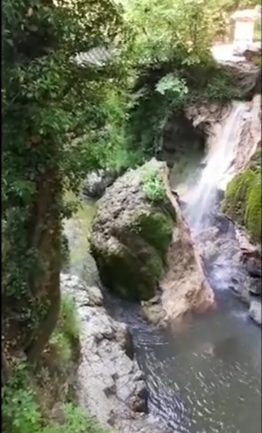 Cascada Bigăr s-a prăbuşit din cauze naturale. Precizare Romsilva